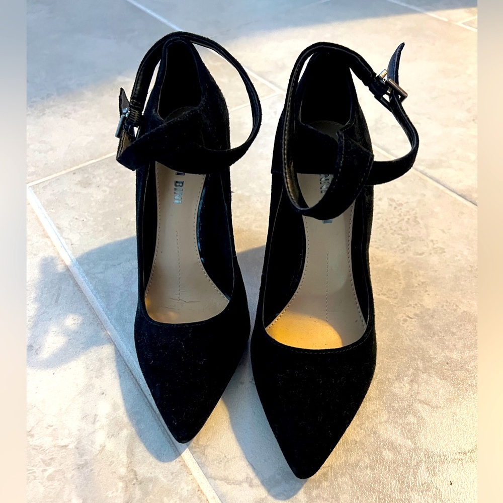 Never worn black heels